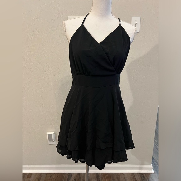 NWOT black spaghetti strap ruffle romper size medium - Picture 3 of 6